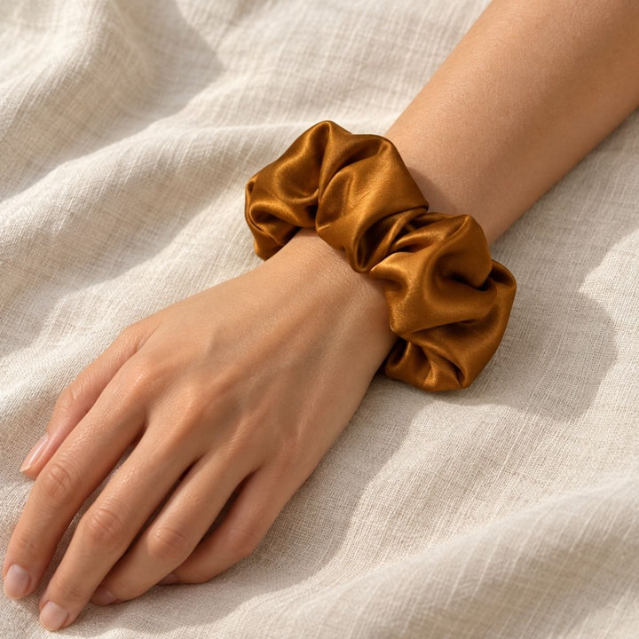 Saf İpek Bakır Toka Scrunchie Orta Boy