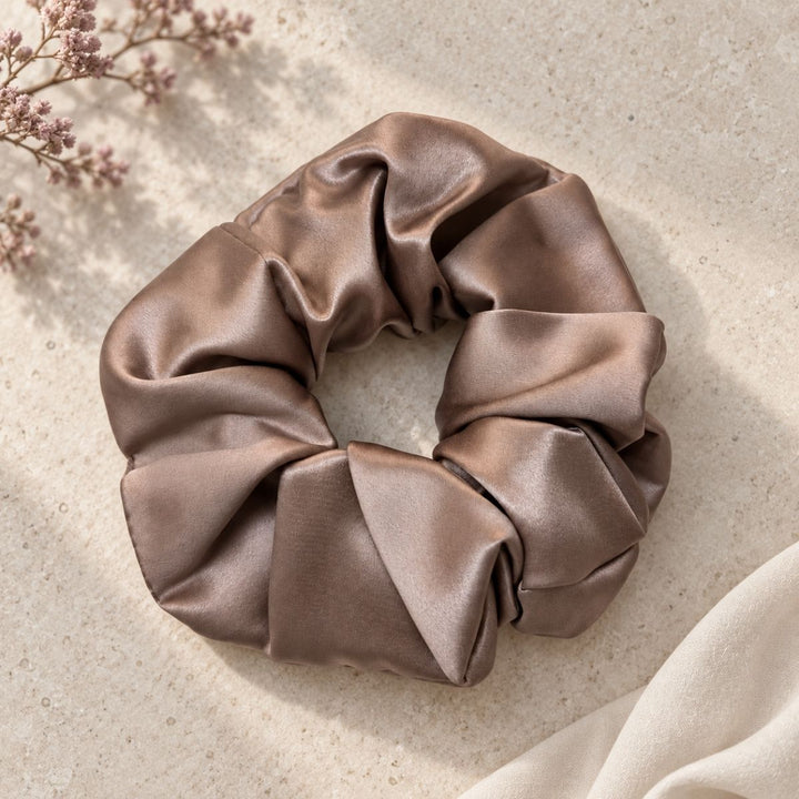 Saf İpek Lotus Toka Scrunchie Orta Boy