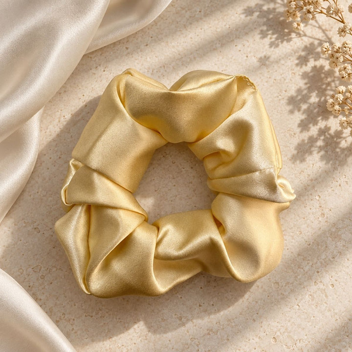 Saf İpek Açık Sarı Toka Scrunchie Büyük Boy